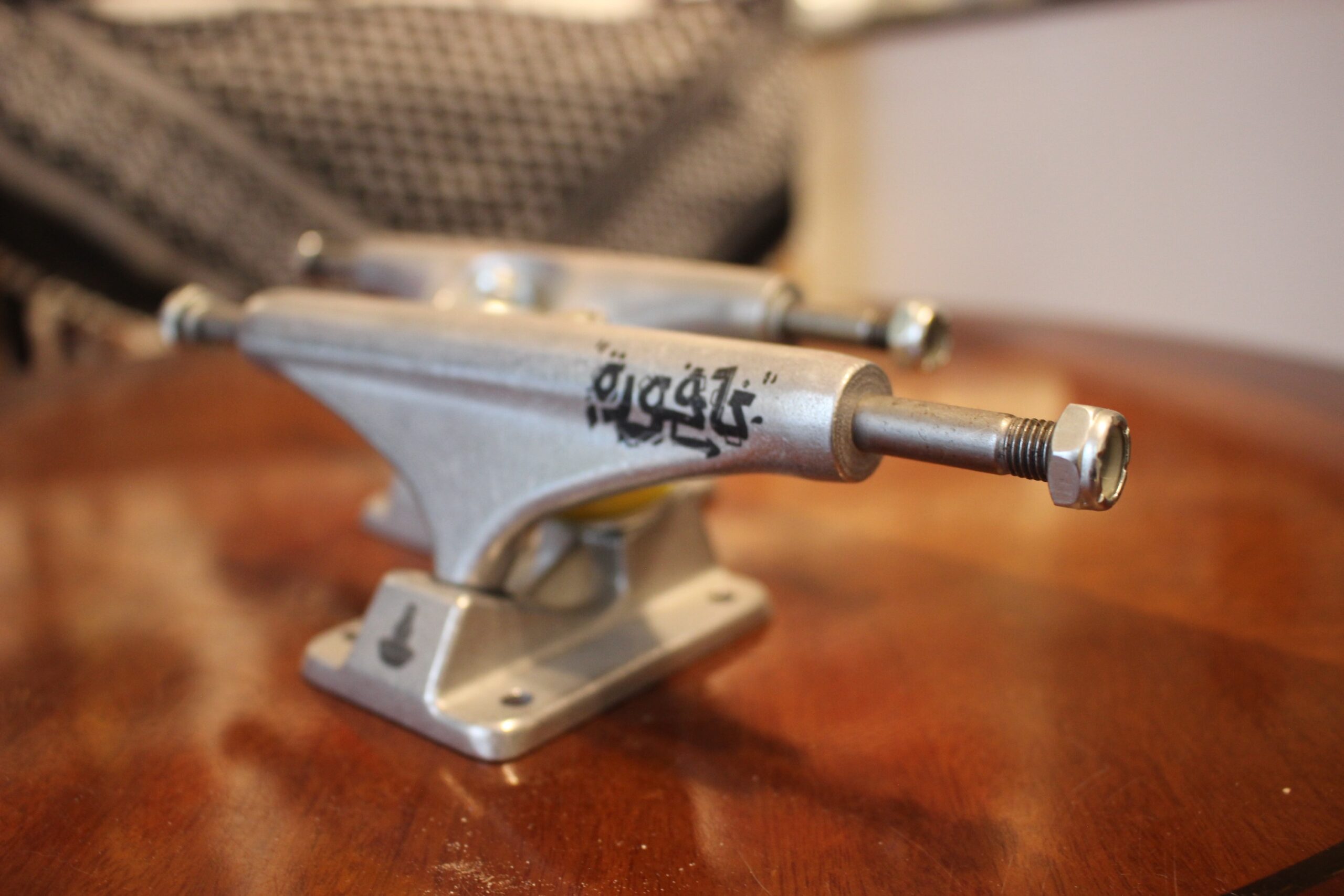 NAF Graffiti Arabic Classic Silver Tucks 144 - Skateboard Trucks - Image 3